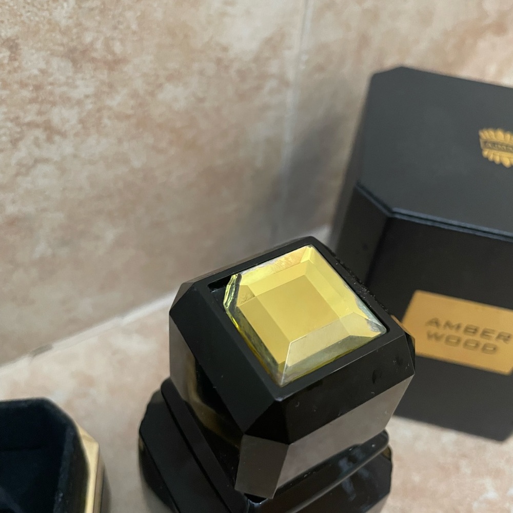 Amber Wood parfum by Ajmal